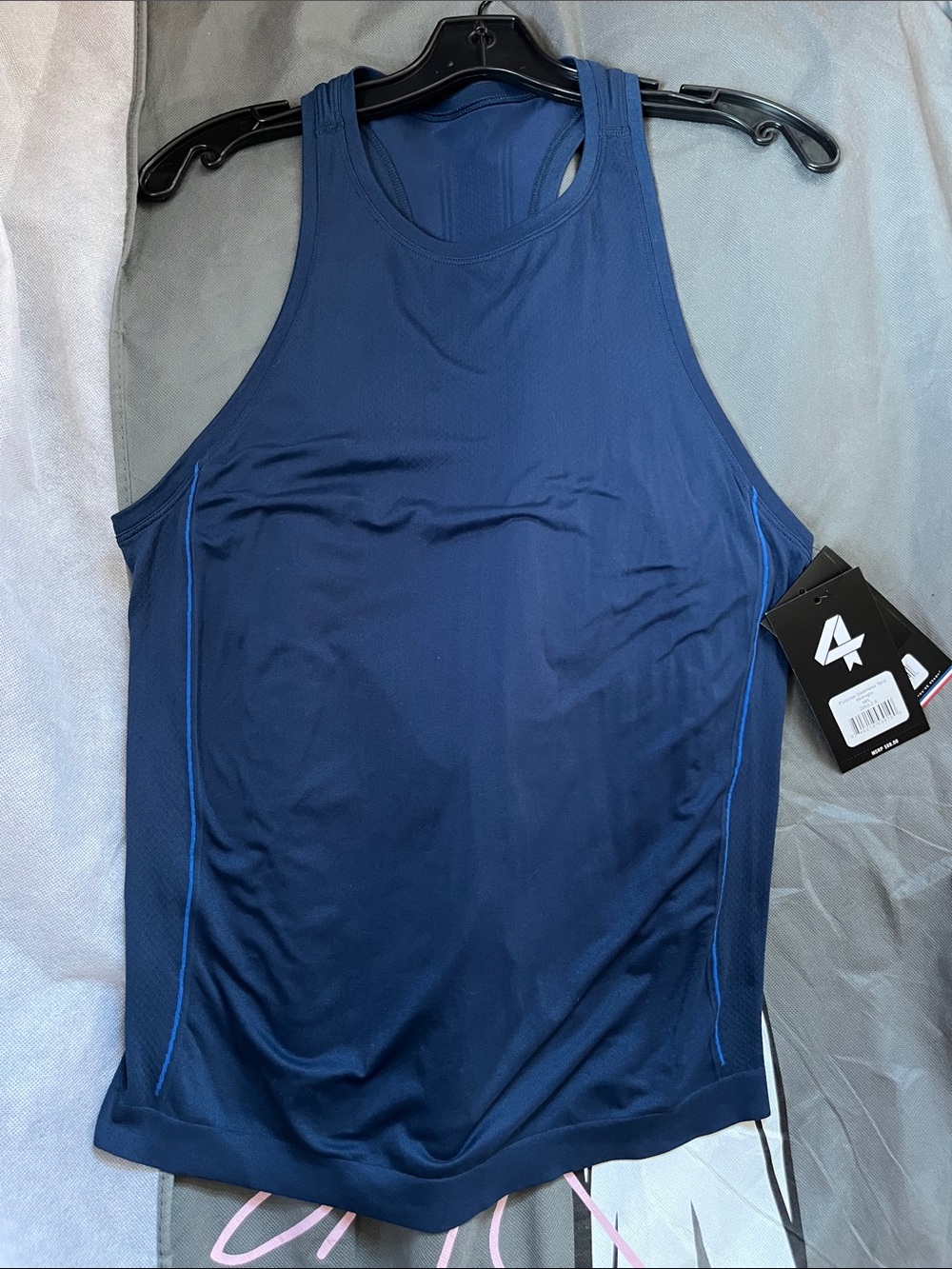 NWT fourlaps brand seamless tank in color midnight size M/L stretchy fabric